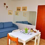 Adorable Flat With Large Terrace Overlooking The Sea *