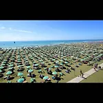 Adorable Flat With Large Terrace Overlooking The Sea Bibione