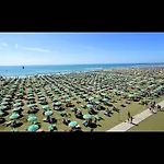 Adorable Flat With Large Terrace Overlooking The Sea Bibione