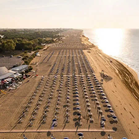 Adorable Flat With Large Terrace Overlooking The Sea *